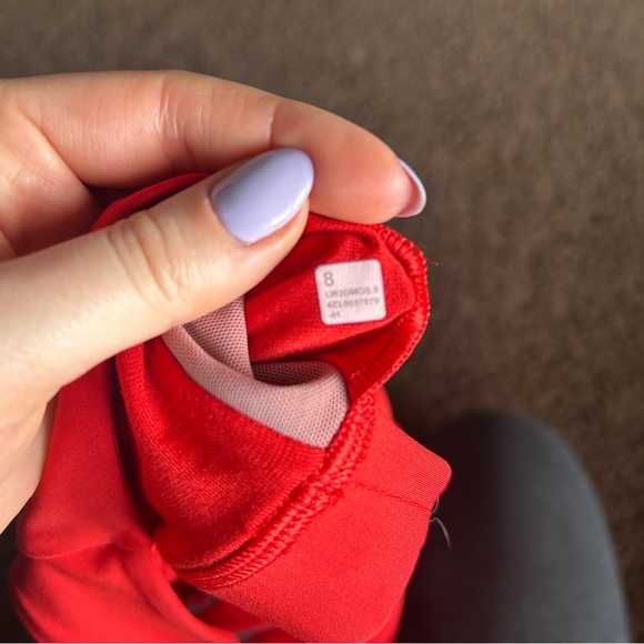 2 Lululemon sports bras size 8 - Picture 3 of 4